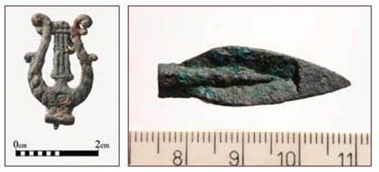 Right: A Babylonian arrowhead of the kind used by Nebuchadnezzar's army, found in the soil of the Temple Mount. Left: A pendant in the form of a harp, found in the soil of the Temple Mount. (both photos courtesy of the City of David, Ancient Jerusalem archive)